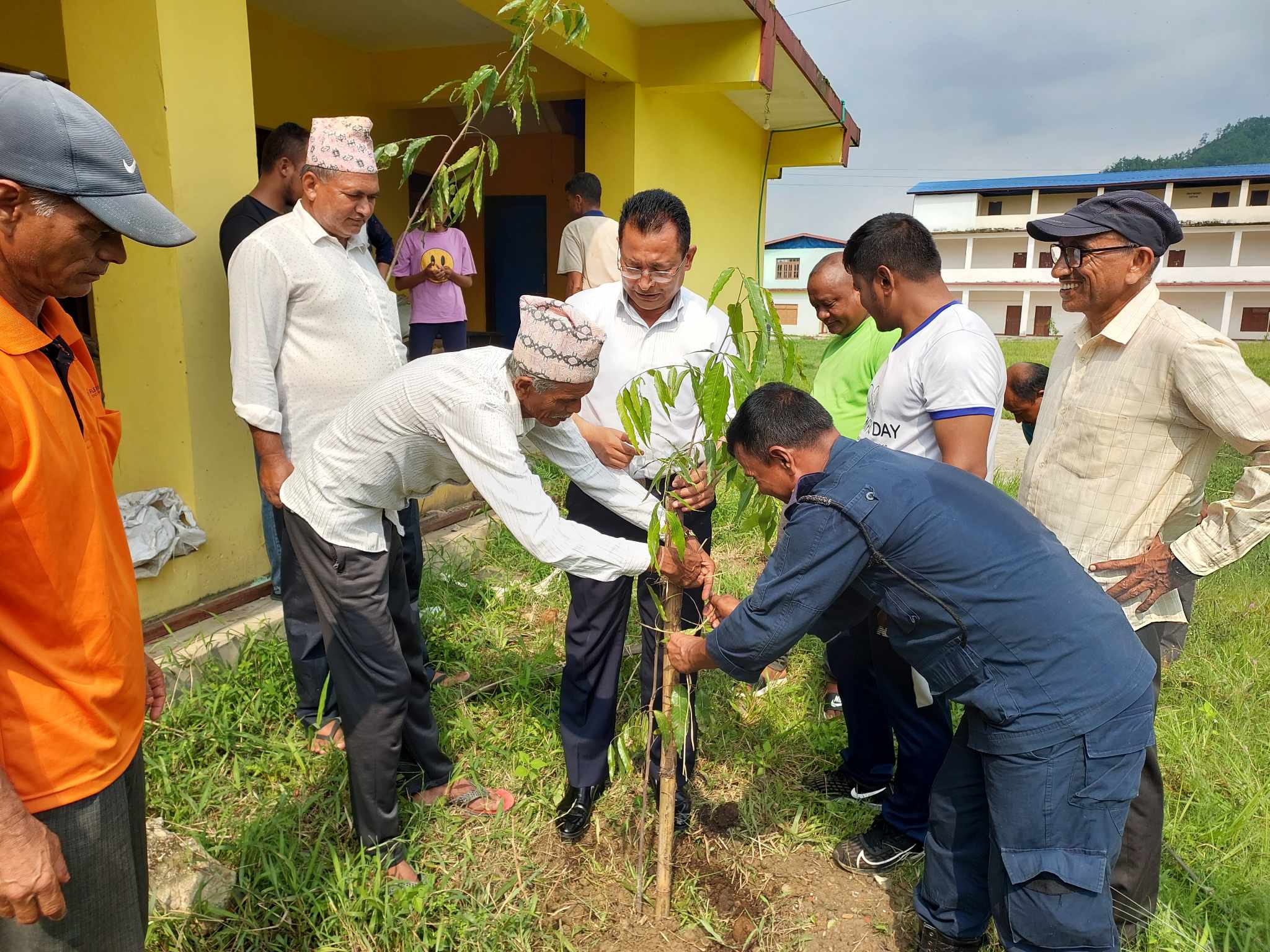 पर्यावरण नष्ट भैरहेको कारण पृथ्वीमा मानव जातिको अस्तित्व संकटमा पदैँ गएको छ : मन्त्री श्रेष्ठ