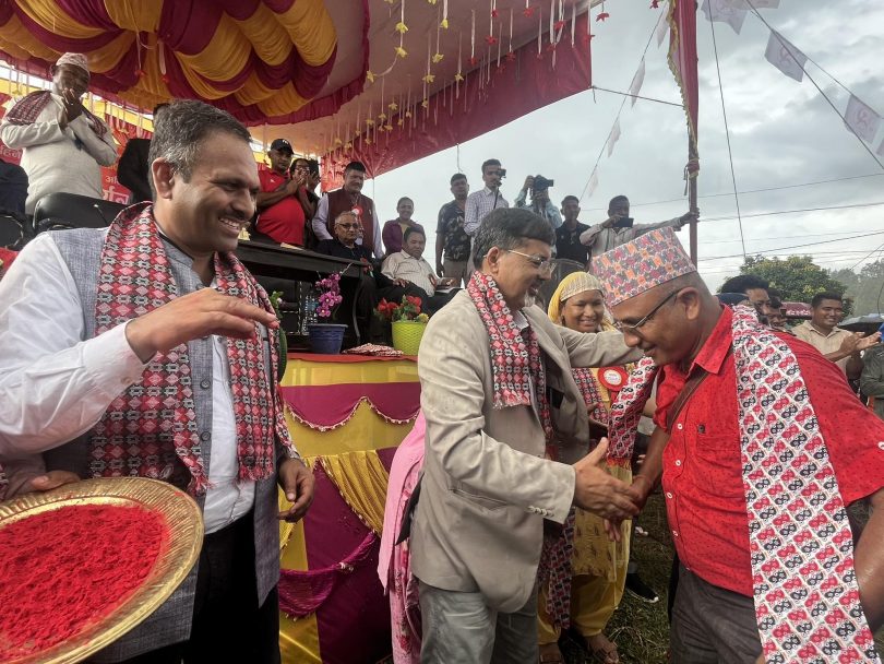हरिहरपुरगढीमा नेकपा एमाले र नेपाली काङ्ग्रेसको घर भत्काएर २ सय ४० जना माओवादीमा प्रवेश