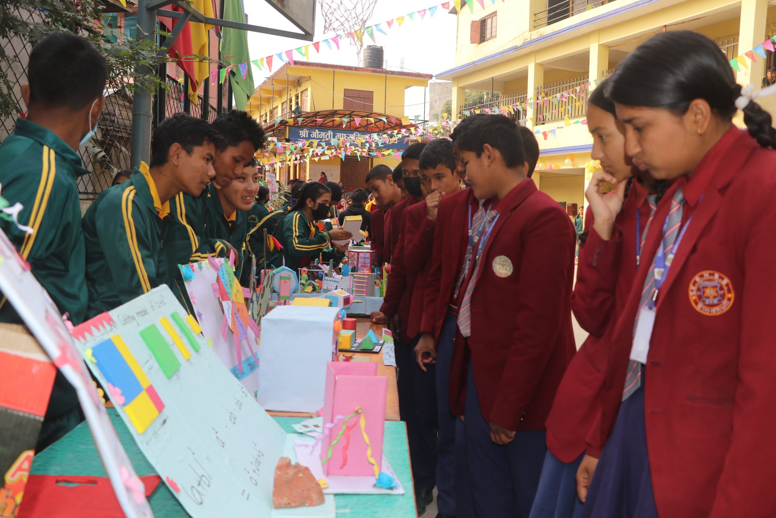 विद्यार्थीमा रुची बढाउने उदेश्यले जिल्लामै पहिलो पटक गणित प्रदर्शनी