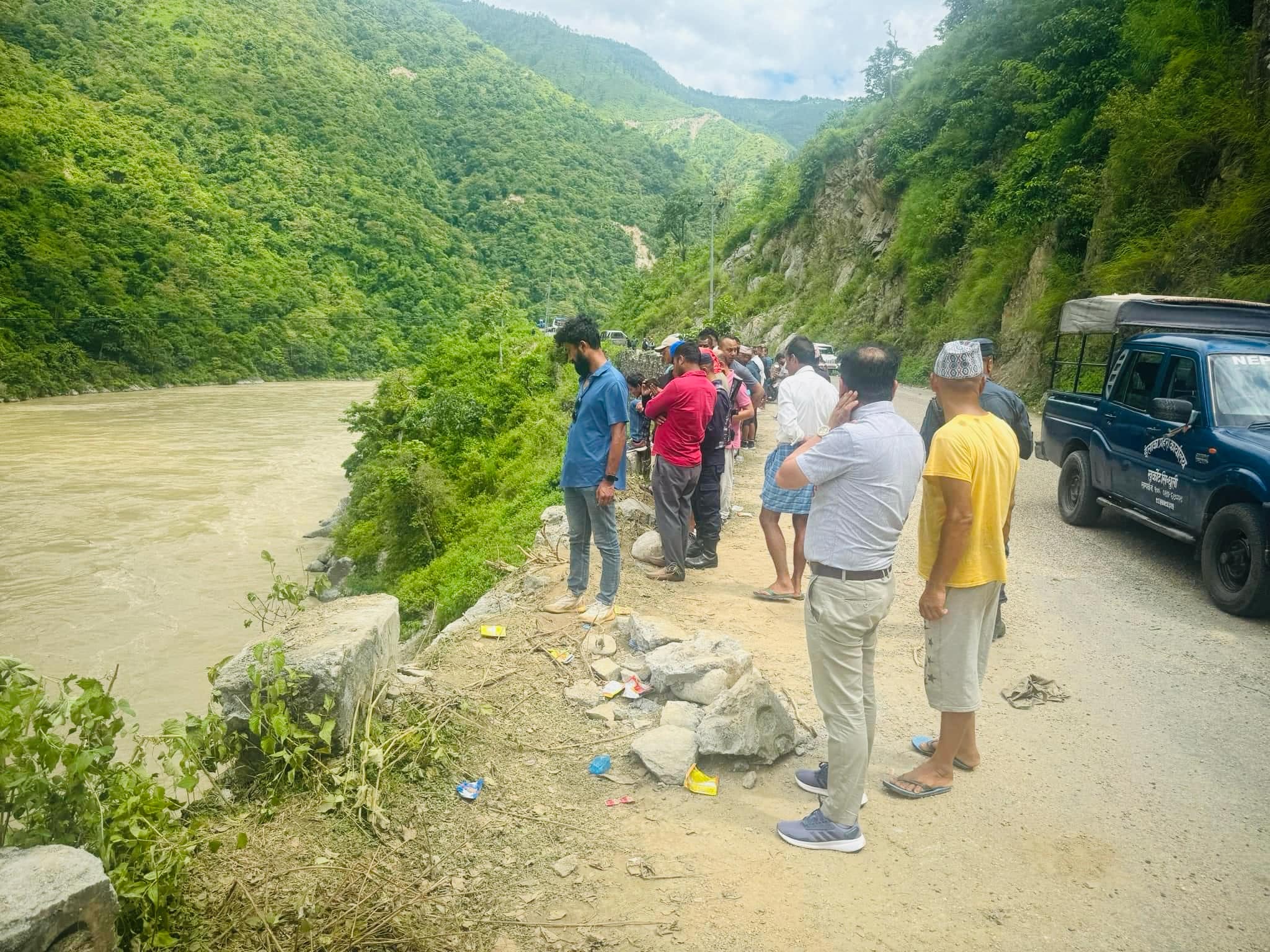 सुनकोशी दुर्घटना अपडेट : २४ घण्टा बित्दा पनि भेटिएन बेपत्ता यात्रु