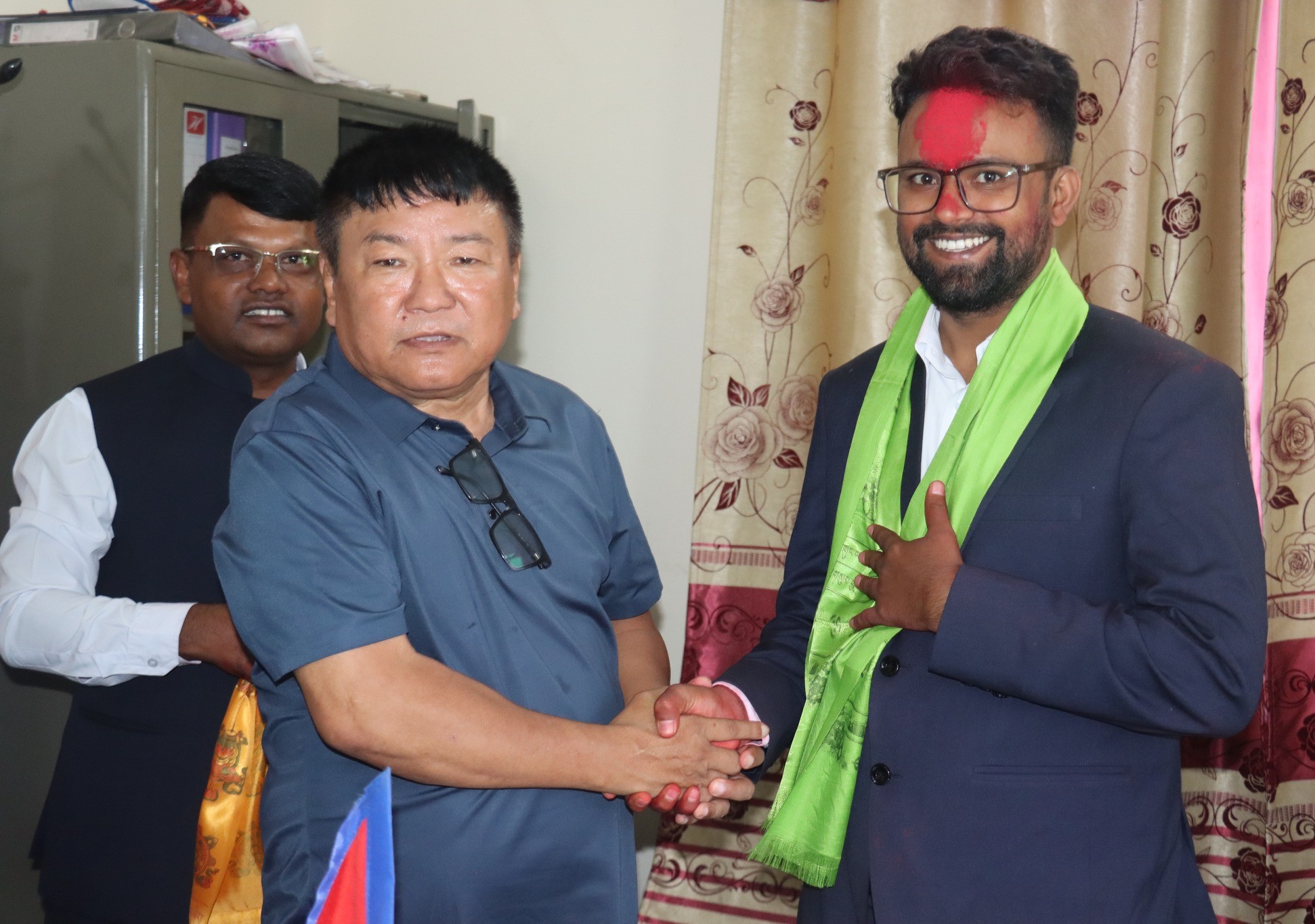 प्रमुख प्रशासकीय अधिकृत आचार्यलाई हरिहरपुरगढी गाउँपालिकाद्धारा भव्य स्वागत