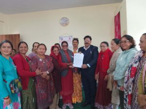 अखिल नेपाल महिला संघले जिल्ला प्रशासन कार्यालय सिन्धुलीलाइ बुझायो ज्ञापन पत्र