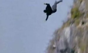 घाँस काट्ने क्रममा लडेर एक वृद्धाको मृत्यु