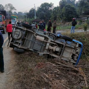 सवारी दुर्घटना हुँदा १५ जना घाइते