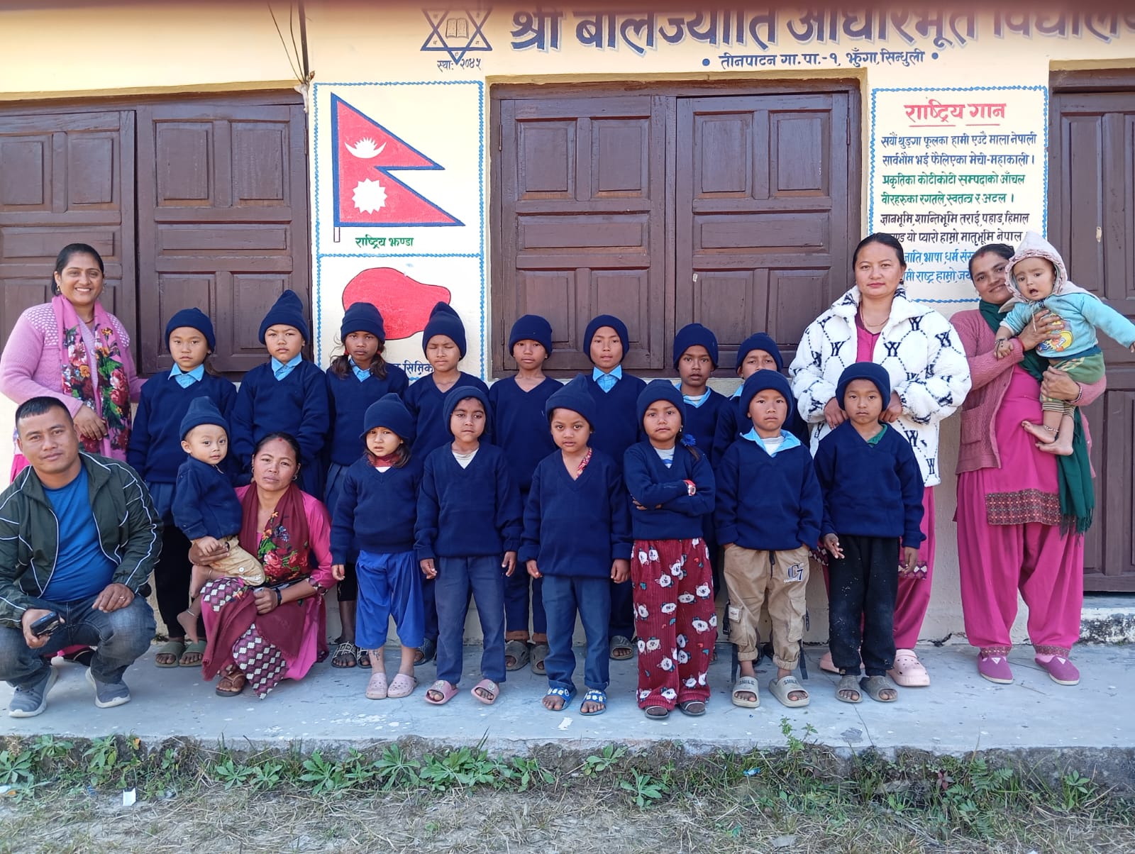 गुर्माछान मगर परिवारको सहयोगमा टोपी तथा स्वीटर वितरण