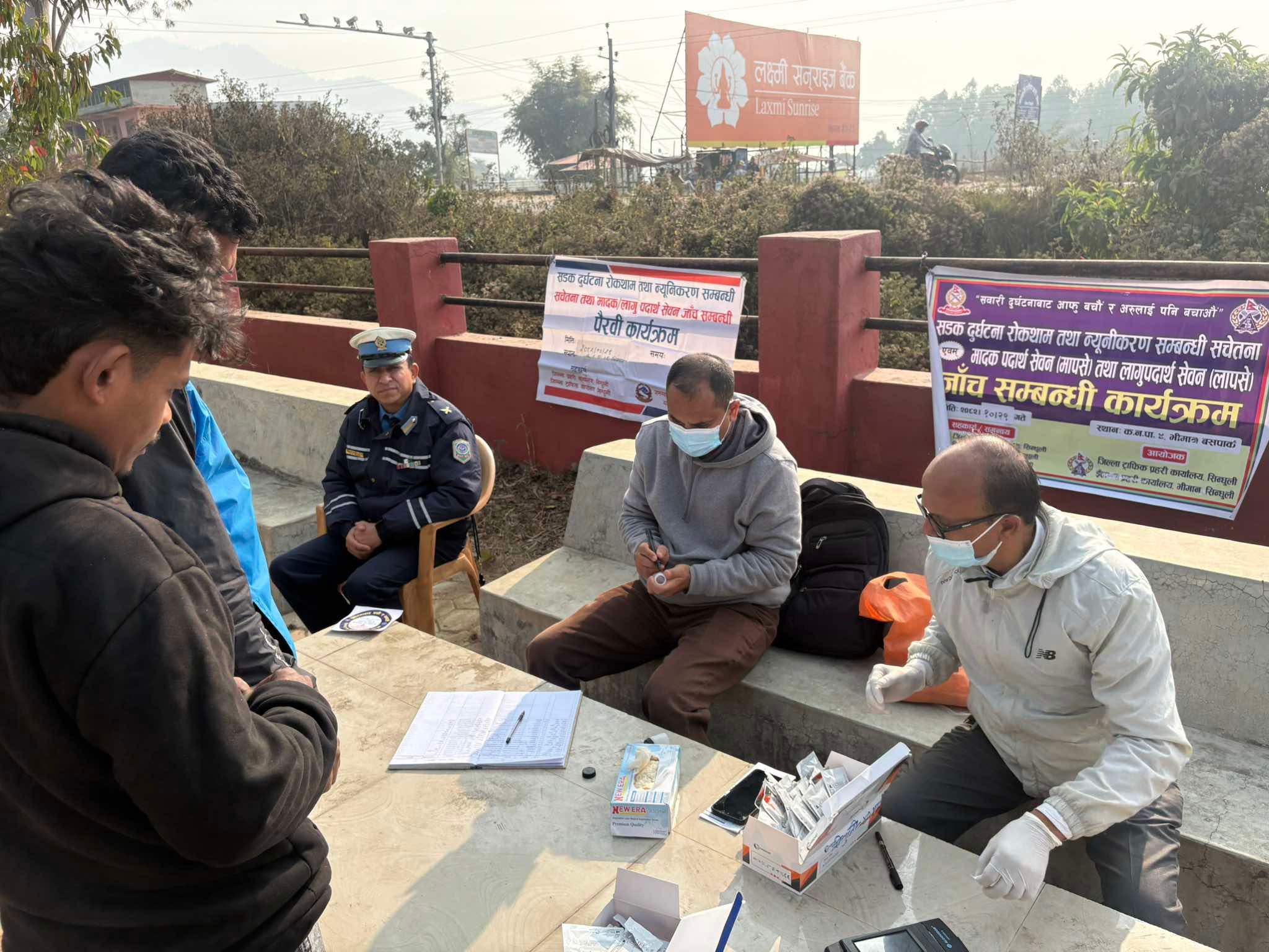 सिन्धुलीमा ला.प.से. चेकजाँच,३ जना चालक नियन्त्रणमा