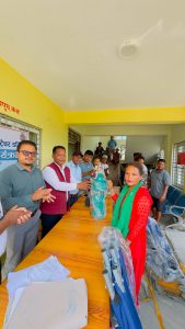 मरिण ५ मा मोटर, पाइप र डस्टबिन वितरण
