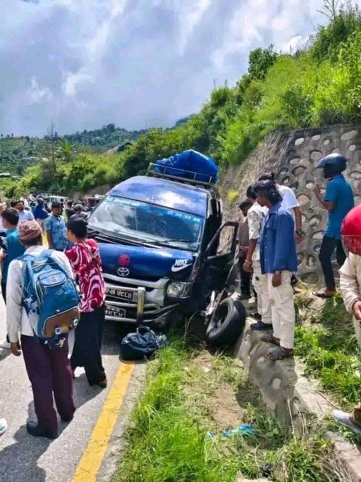सिन्धुलीमा हाइस दुर्घटना, चार जना घाइते