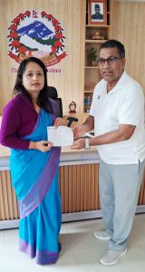 ज्येष्ठ नागरिक श्रेष्ठद्वारा बाढी पीडितलाई ४८ हजार सहयोग