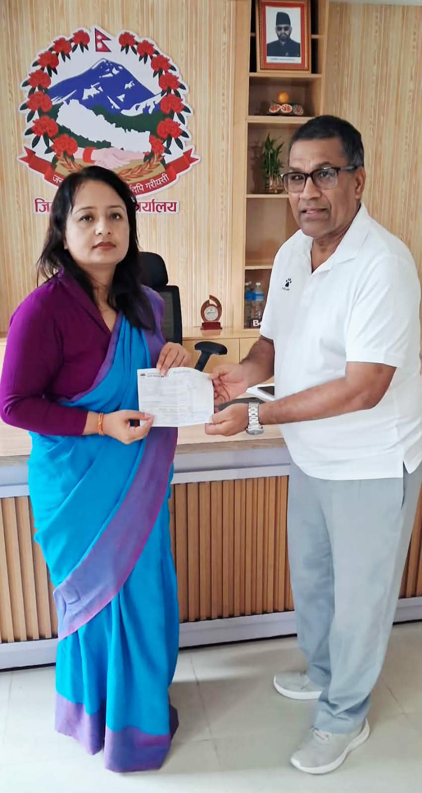 ज्येष्ठ नागरिक श्रेष्ठद्वारा बाढी पीडितलाई ४८ हजार सहयोग