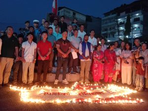 संविधान दिवस तथा राष्ट्रिय दिवसमा सिन्धुली उद्योग वाणिज्य संघद्वारा दीप प्रज्वलन