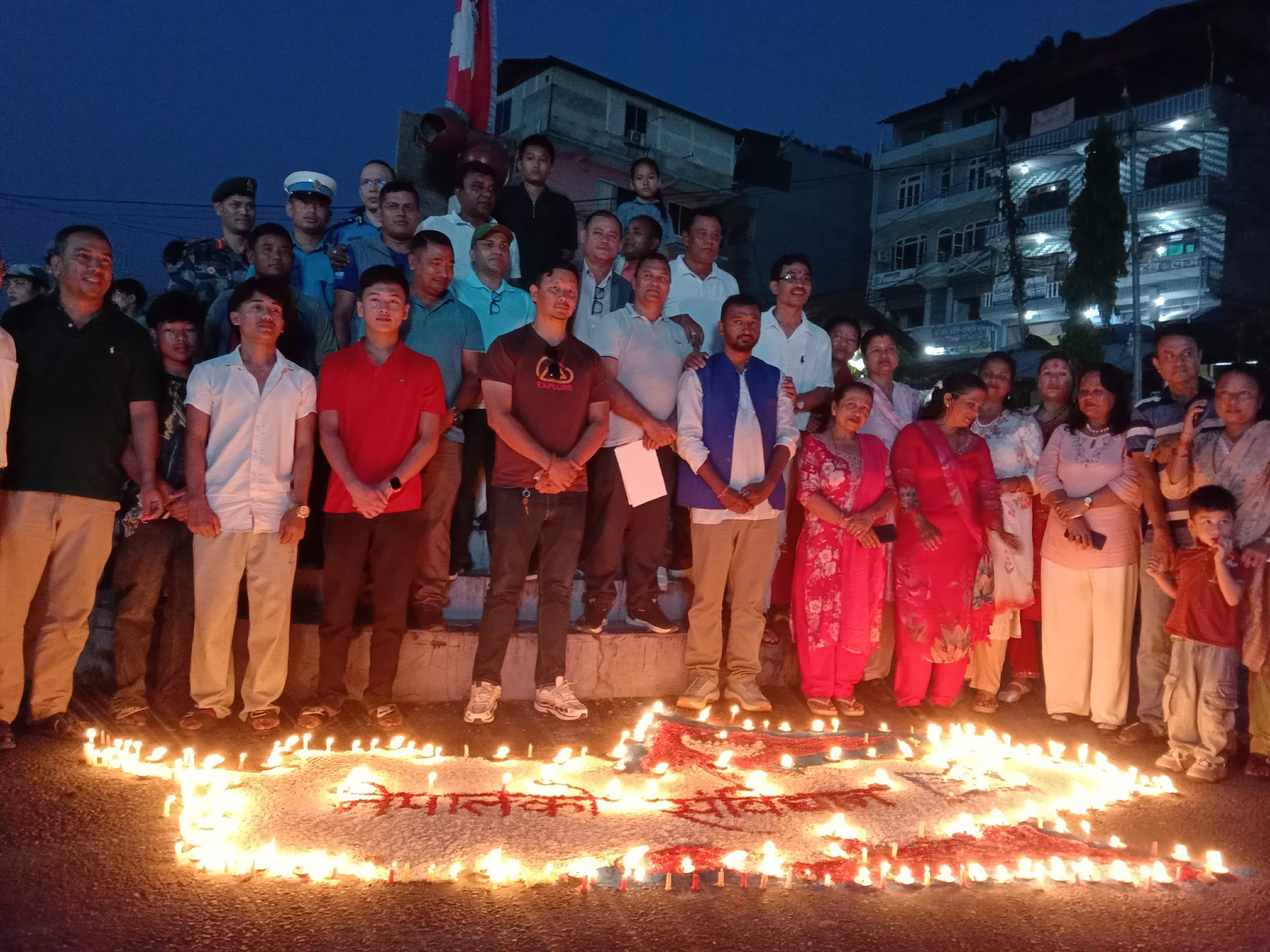 संविधान दिवस तथा राष्ट्रिय दिवसमा सिन्धुली उद्योग वाणिज्य संघद्वारा दीप प्रज्वलन