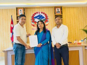 रसुवा बाढीपीडितका लागि व्यवसायी र सामुदायिक वनले दिए १ लाख ५१ हजारभन्दा बढी सहयोग