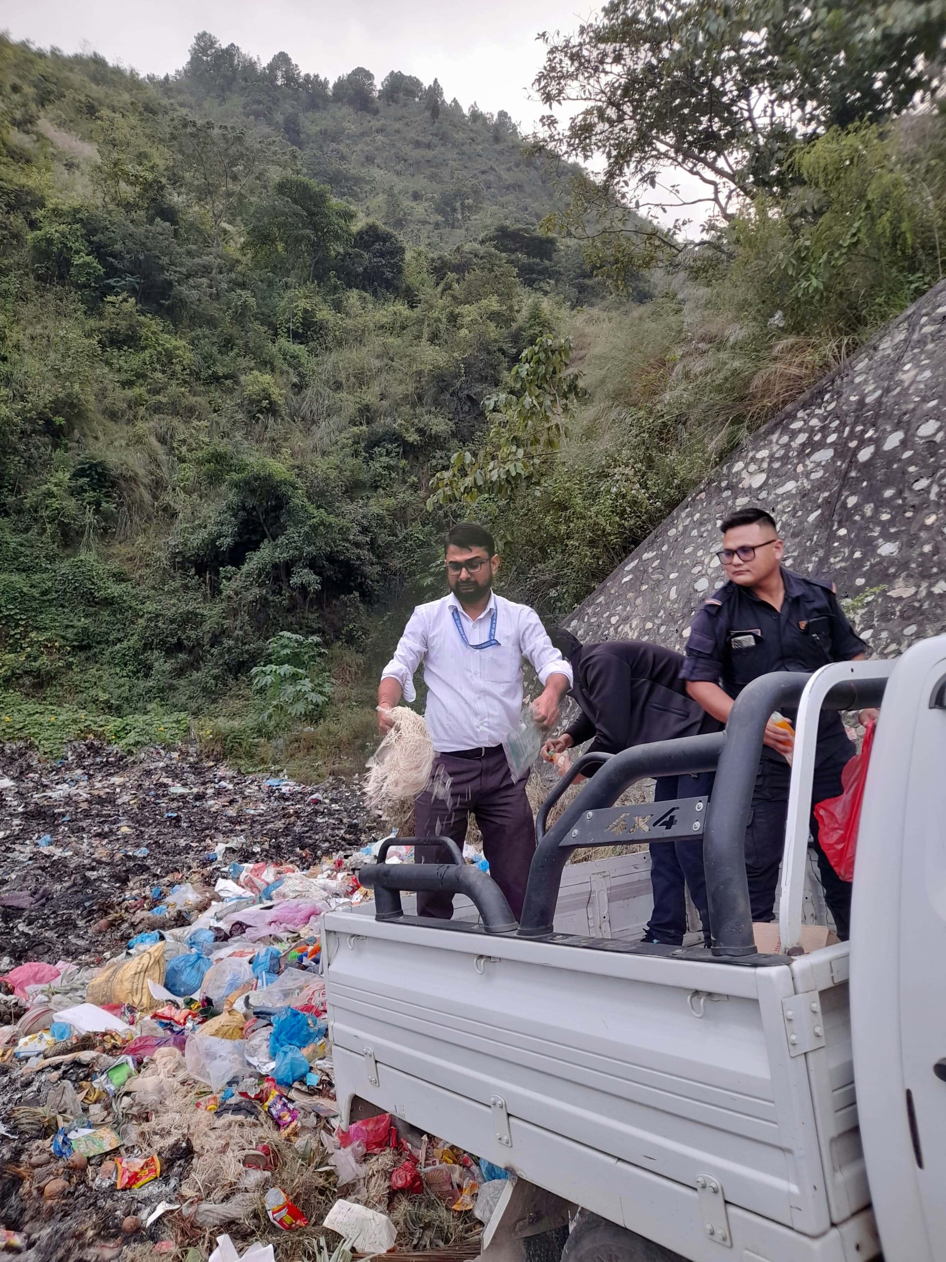 सिन्धुलीमा म्याद गुज्रिएका २१ हजारका खाद्य सामग्री नष्ट, चार व्यवसायीलाई २३ हजार जरिवाना