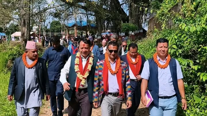 रक्तमाला मन्दिरमा हर्षबढाइँका साथ भित्र्याइयो फूलपाती